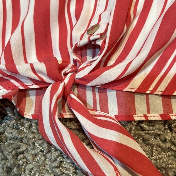 Juniors Button Down Top Small - Picture 3 of 7